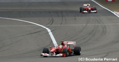 フェラーリ、ドライバー間の亀裂を再び否定 thumbnail