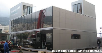 メルセデスGP、モナコで新モーターホームをデビュー thumbnail