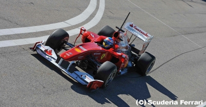 フェラーリ、速さの秘密は傾斜したエンジン？ thumbnail